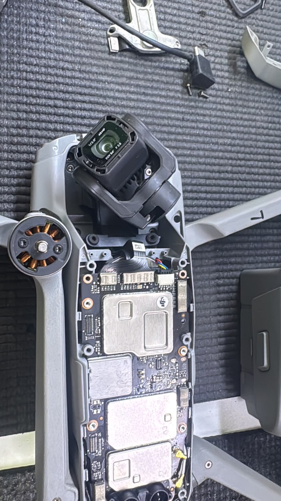 Reparo de drone DJI em bancada
